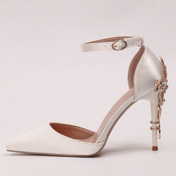 White Rhinestone & Flower Decor Point Toe Stiletto Heeled Pumps - Picture 2 of 5